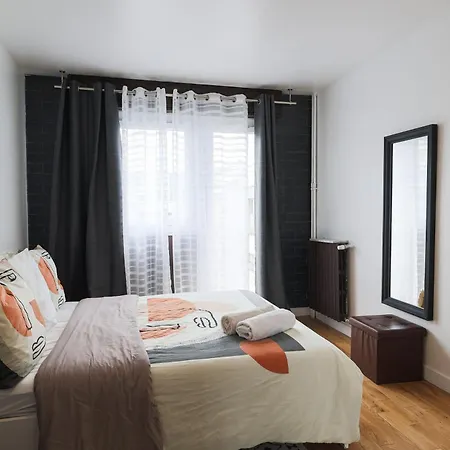2 Eiffel Tower *
