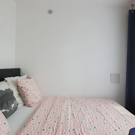 2 Eiffel Tower باريس